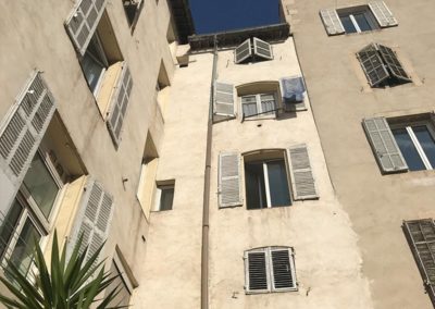 fissures en façade sur un immeuble à Marseille