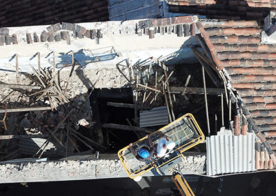 demolition toiture sur immeuble fragile surveillance par capteurs connectés
